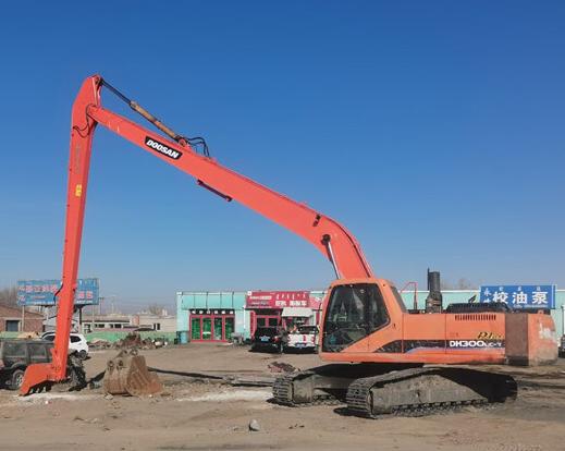 挖掘机添机油的混用行为不可取