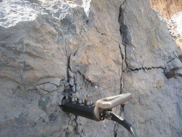 专业拆混泥土公司