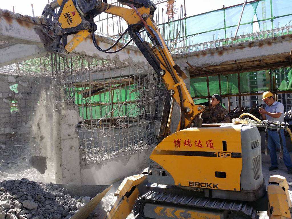 专业拆混泥土现场