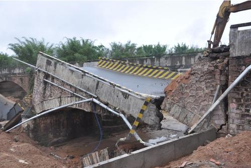 桥梁拆除